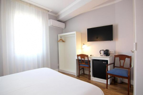  Hostal Los Castañuelos  Канделеда